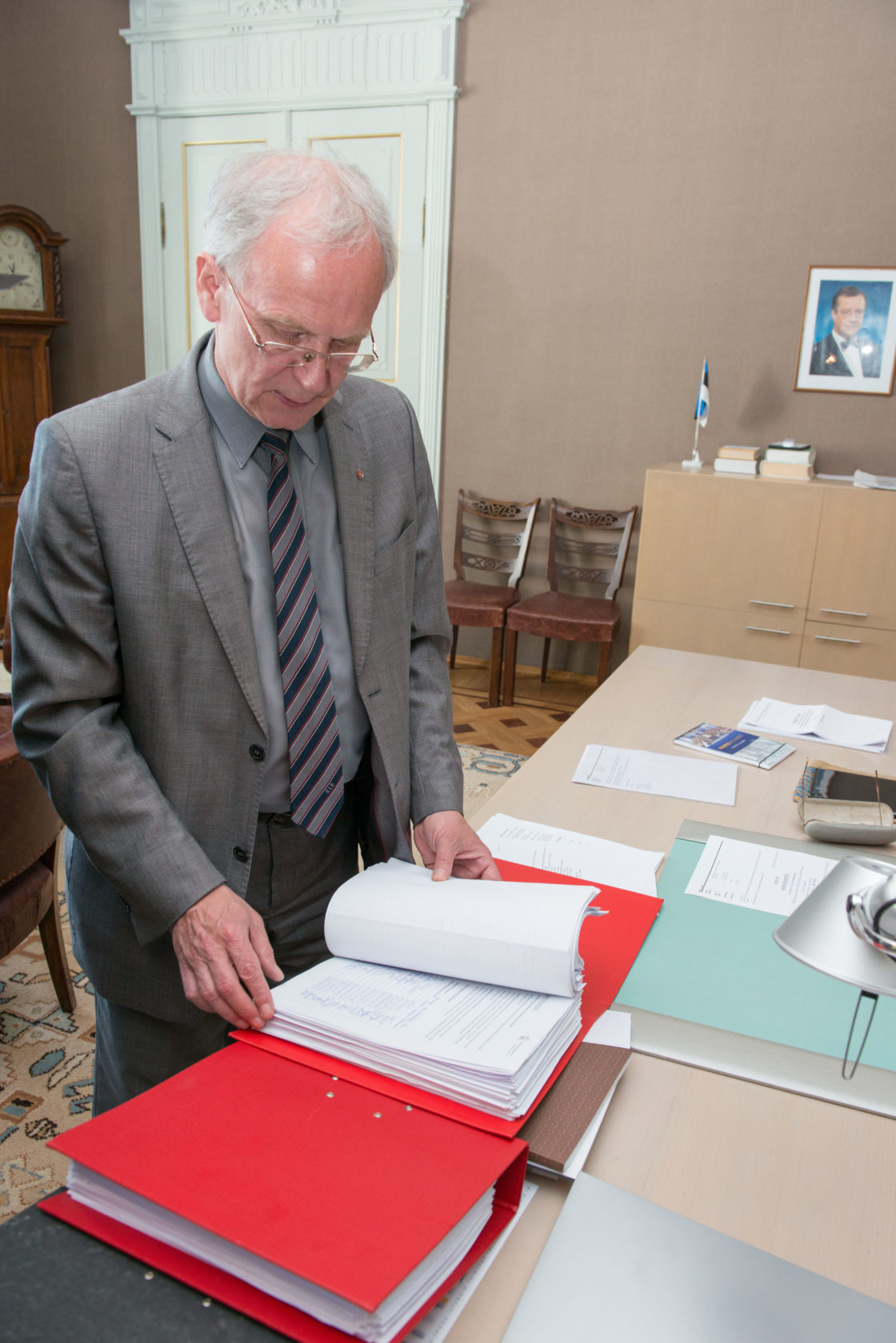 Riigikogu esimees Eiki Nestor võtab vastu Eesti Ametiühingute Keskliidu haigushüvitiste petitsiooni